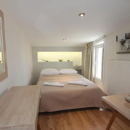 Kostis Apartment *